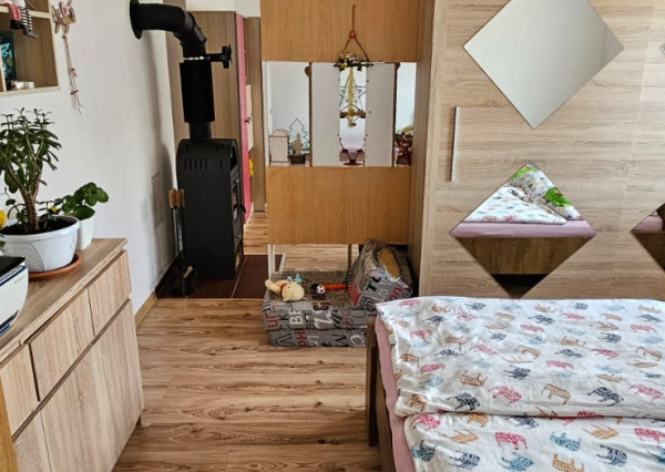 Rodinný dom s 2 samost. bytov. jednotkami v obci Jamník, SNV