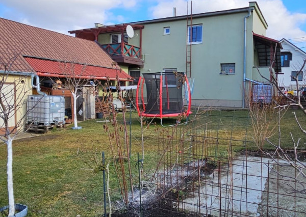 Rodinný dom s 2 samost. bytov. jednotkami v obci Jamník, SNV