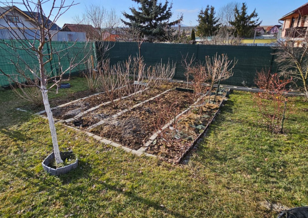 Rodinný dom s 2 samost. bytov. jednotkami v obci Jamník, SNV