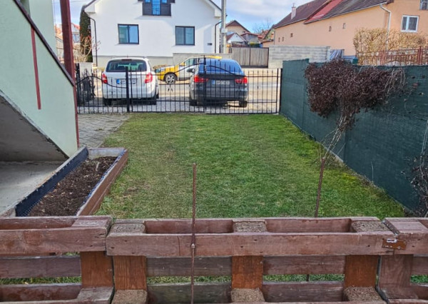 Rodinný dom s 2 samost. bytov. jednotkami v obci Jamník, SNV