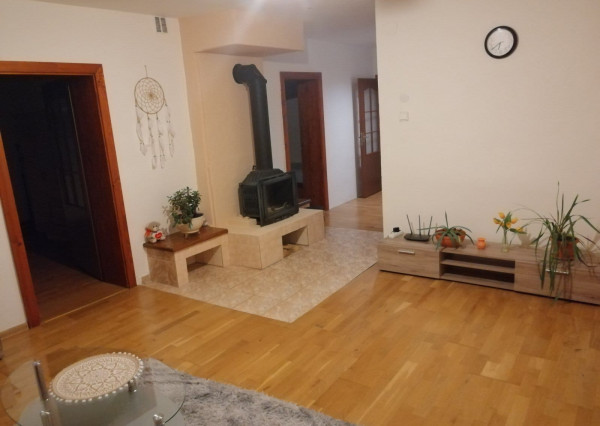 Rodinný dom s 2 samost. bytov. jednotkami v obci Jamník, SNV