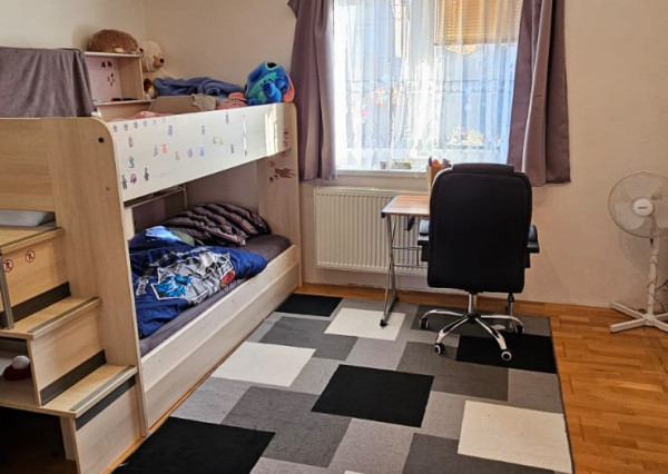 Rodinný dom s 2 samost. bytov. jednotkami v obci Jamník, SNV