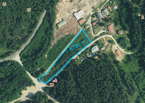 Stavebný pozemok v lesnom prostredí