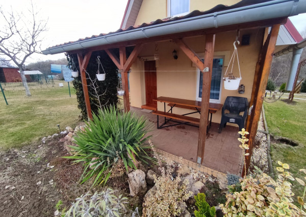 Pekná útulná chatka so záhradkou