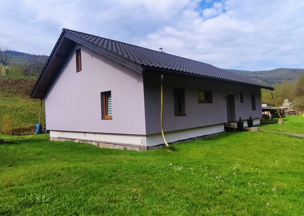 Pekná novostavba pod lesom v obci Kojšov