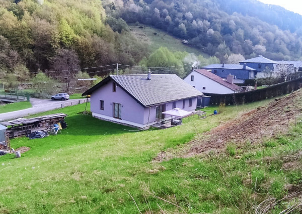 Pekná novostavba pod lesom v obci Kojšov