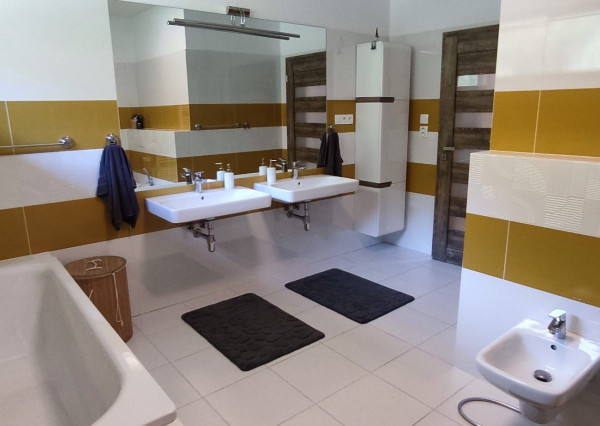 Pekná novostavba pod lesom v obci Kojšov