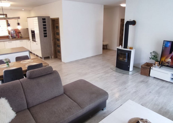 Pekná novostavba pod lesom v obci Kojšov