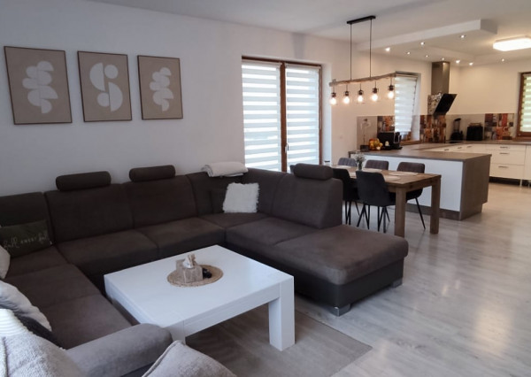 Pekná novostavba pod lesom v obci Kojšov