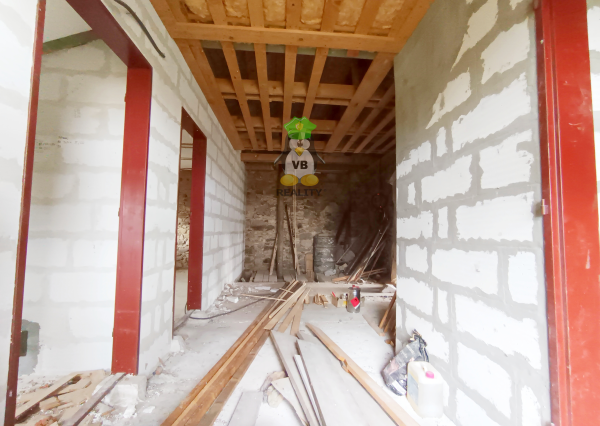 Kamenná chata s vínnou pivnicou v srdci kameňolomu