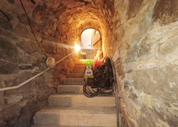 Kamenná chata s vínnou pivnicou v srdci kameňolomu