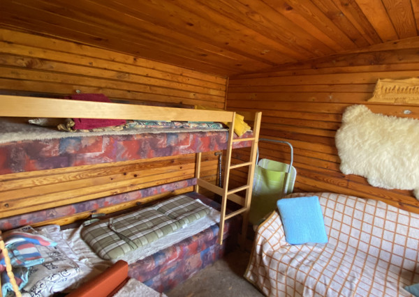 Ponúkame na predaj záhradu s chatkou v pri sídlisku Mier.