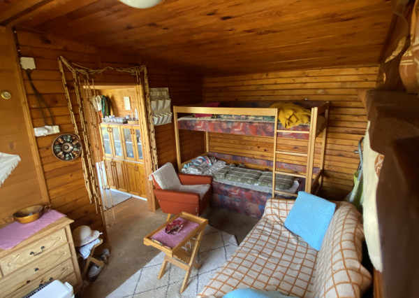 Ponúkame na predaj záhradu s chatkou v pri sídlisku Mier.