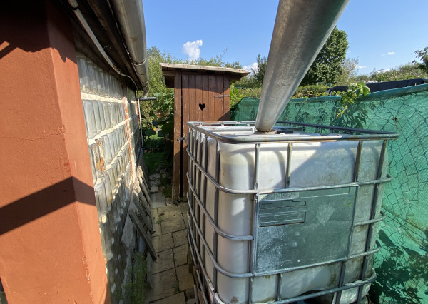 Ponúkame na predaj záhradu s chatkou v pri sídlisku Mier.