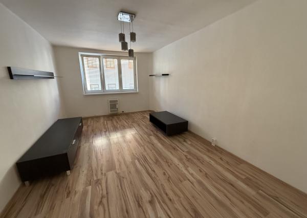 Byt 2+1 s loggiou centrum, Sp. Nová Ves