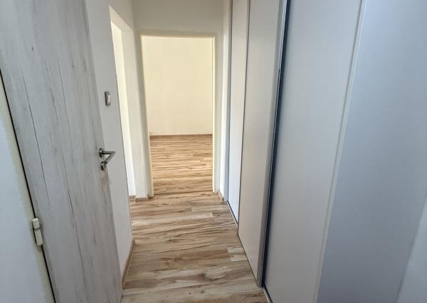 Byt 2+1 s loggiou centrum, Sp. Nová Ves