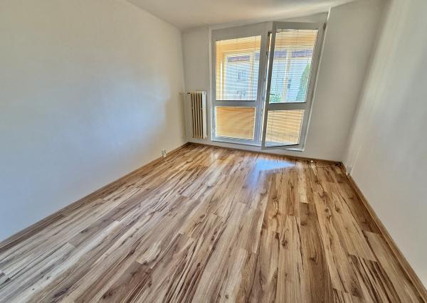 Byt 2+1 s loggiou centrum, Sp. Nová Ves