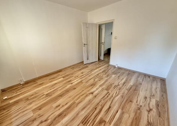 Byt 2+1 s loggiou centrum, Sp. Nová Ves