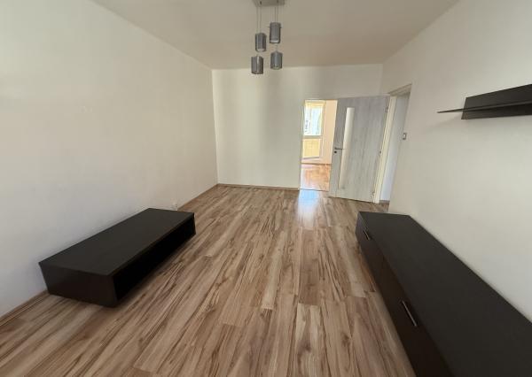 Byt 2+1 s loggiou centrum, Sp. Nová Ves