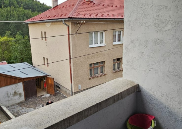 Byt 3+1 s loggiou a pozemkom v obci Rudňany, okres Sp.N.Ves