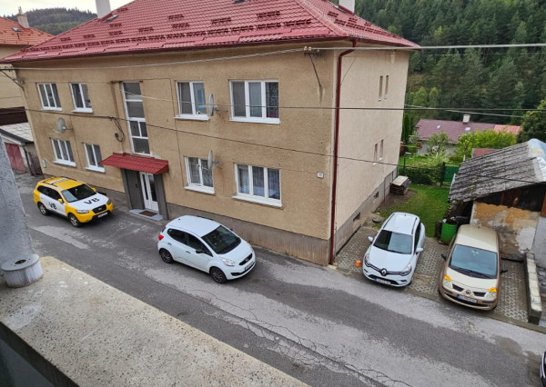 Byt 3+1 s loggiou a pozemkom v obci Rudňany, okres Sp.N.Ves