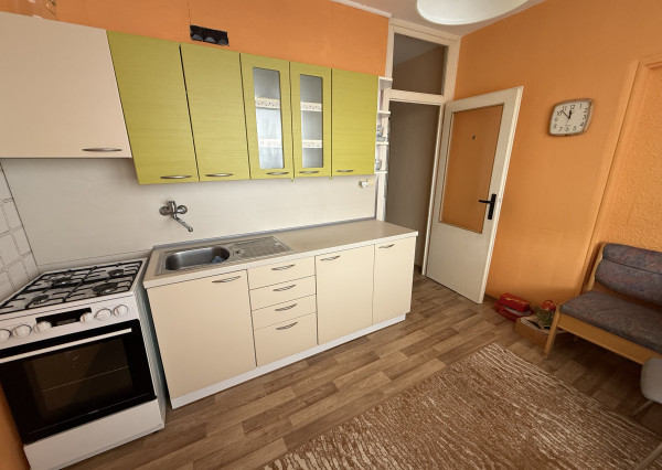 Byt 2+1 s loggiou centrum, Sp. Nová Ves