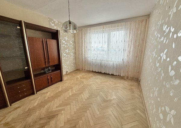 Byt 2+1 s loggiou centrum, Sp. Nová Ves