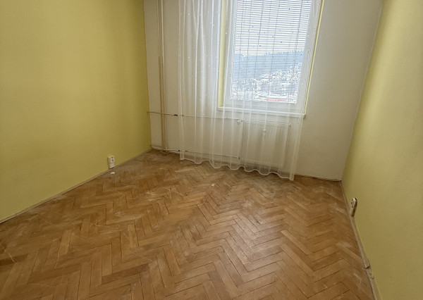 Byt 2+1 s loggiou centrum, Sp. Nová Ves