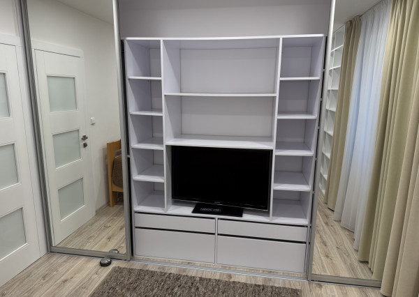 EXKLUZÍVNE NA PREDAJ – 2-IZBOVÝ BYT , KROMPACHY