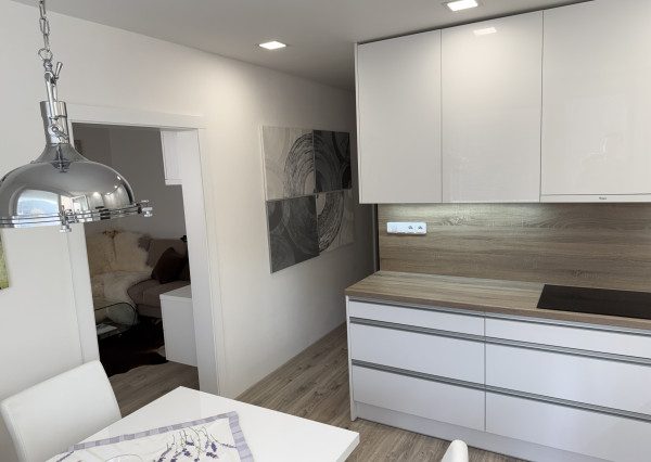 EXKLUZÍVNE NA PREDAJ – 2-IZBOVÝ BYT , KROMPACHY