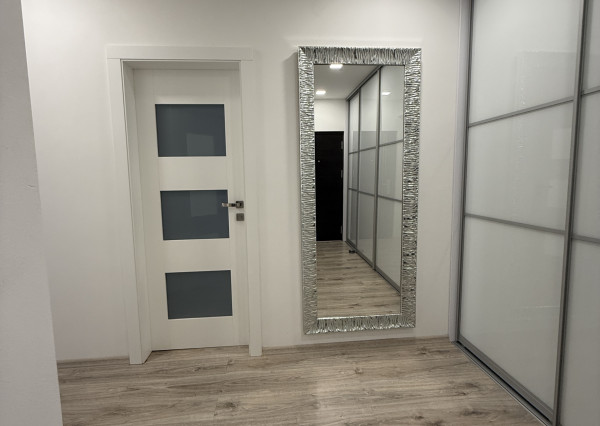 EXKLUZÍVNE NA PREDAJ – 2-IZBOVÝ BYT , KROMPACHY