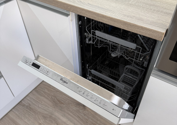 EXKLUZÍVNE NA PREDAJ – 2-IZBOVÝ BYT , KROMPACHY