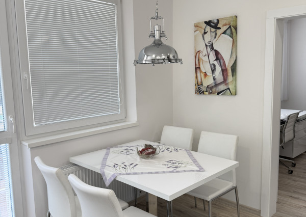 EXKLUZÍVNE NA PREDAJ – 2-IZBOVÝ BYT , KROMPACHY