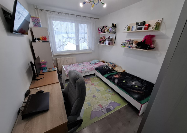 prerobený 3-izbový byt s loggiou na sídlisku Západ 1