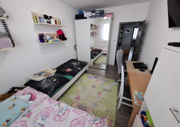 prerobený 3-izbový byt s loggiou na sídlisku Západ 1