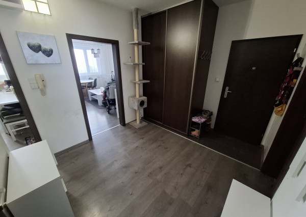 prerobený 3-izbový byt s loggiou na sídlisku Západ 1