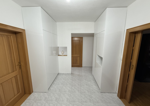 EXKLUZÍVNE: Zrekonštruovaný 4 iz. byt s loggiou, 83,7 m2,  Krompachy, blízko centra