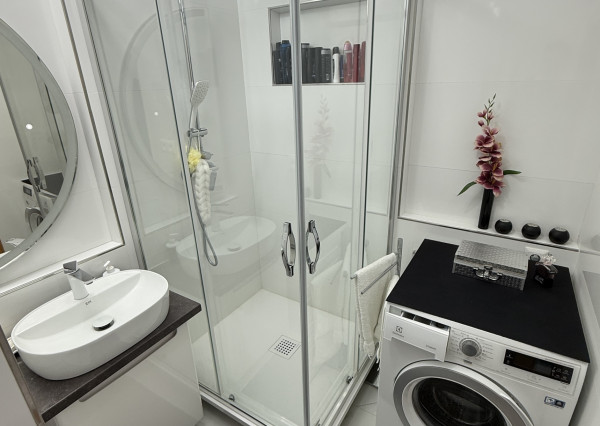 EXKLUZÍVNE: Zrekonštruovaný 4 iz. byt s loggiou, 83,7 m2,  Krompachy, blízko centra