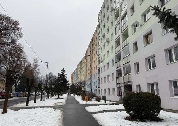 EXKLUZÍVNE: Zrekonštruovaný 4 iz. byt s loggiou, 83,7 m2,  Krompachy, blízko centra