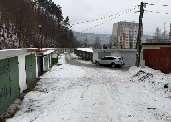 EXKLUZÍVNE: Zrekonštruovaný 4 iz. byt s loggiou, 83,7 m2,  Krompachy, blízko centra