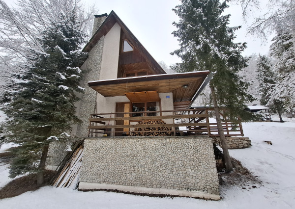 prerobená chata na celoročné bývanie v Poráčskej doline