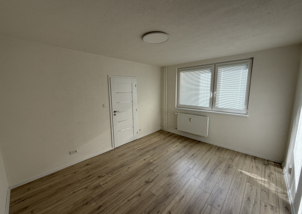 PRENÁJOM – 2-IZBOVÝ BYT S LOGGIOU, Hlavná 2 Krompachy