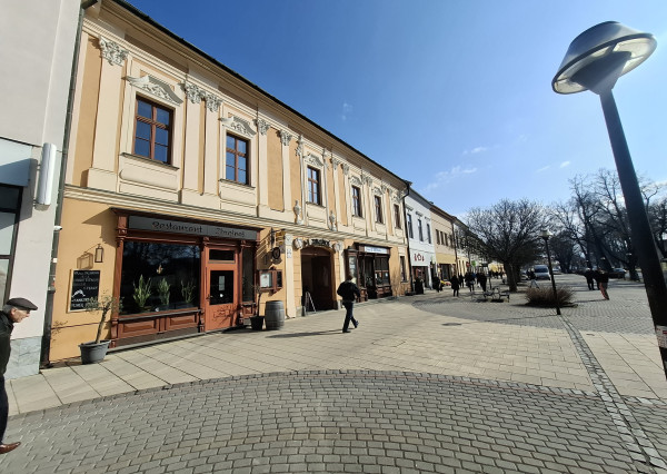 Priestory na prenájom priamo na námestí – Spišská Nová Ves