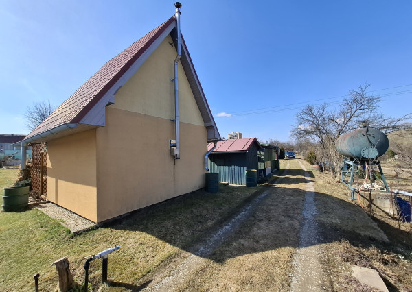 Záhradka s murovanou chatkou - Spišská Nová Ves - Brusník