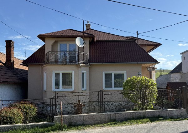 Rodinný dom s veľkým slnečným pozemkom v obci Bystrany.