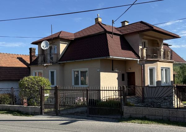 Rodinný dom s veľkým slnečným pozemkom v obci Bystrany.