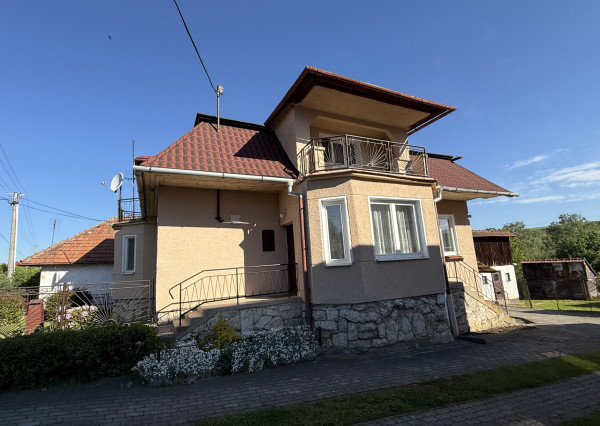 Rodinný dom s veľkým slnečným pozemkom v obci Bystrany.
