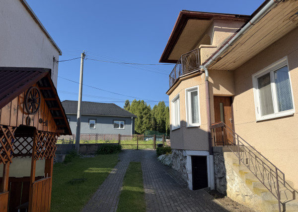 Rodinný dom s veľkým slnečným pozemkom v obci Bystrany.