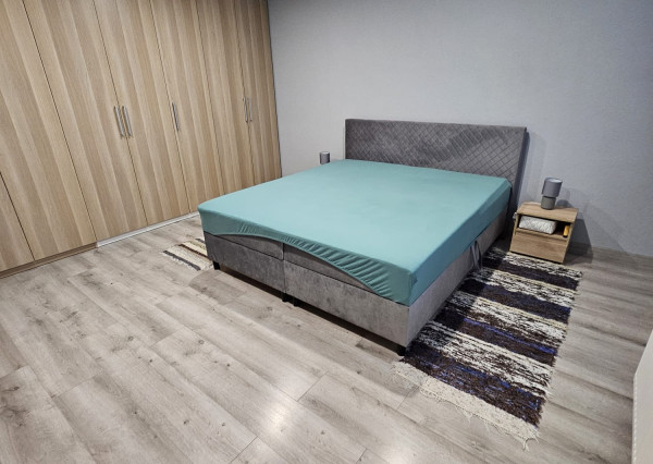 Priestranný rodinný dom s veľkým pozemkom, altánkom a garážou v obci Prakovce, okres Gelnica