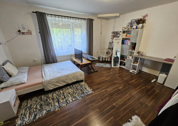 Priestranný rodinný dom s veľkým pozemkom, altánkom a garážou v obci Prakovce, okres Gelnica